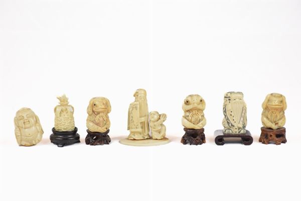 Lotto di sette sculture in miniatura  (Fine XIX - Inizi XX secolo)  - Osso - Auction Old Masters, Classical and Oriental Art - Web Live Auction - DAMS Casa d'Aste