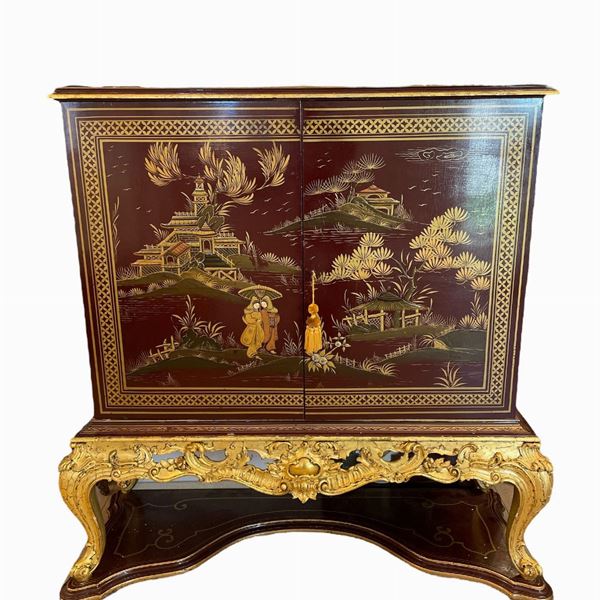 Mobile a due porte  (Produzione italiana, metà XX secolo)  - Asta Opere d'arte e arredamenti dal XV al XX secolo - DAMS Casa d'Aste
