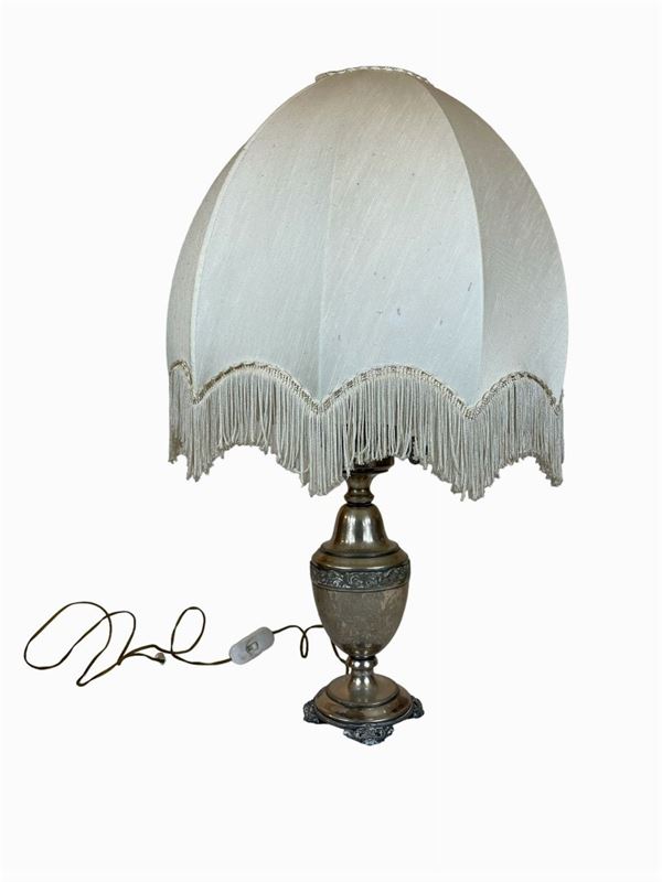 Lampada da tavolo in argento