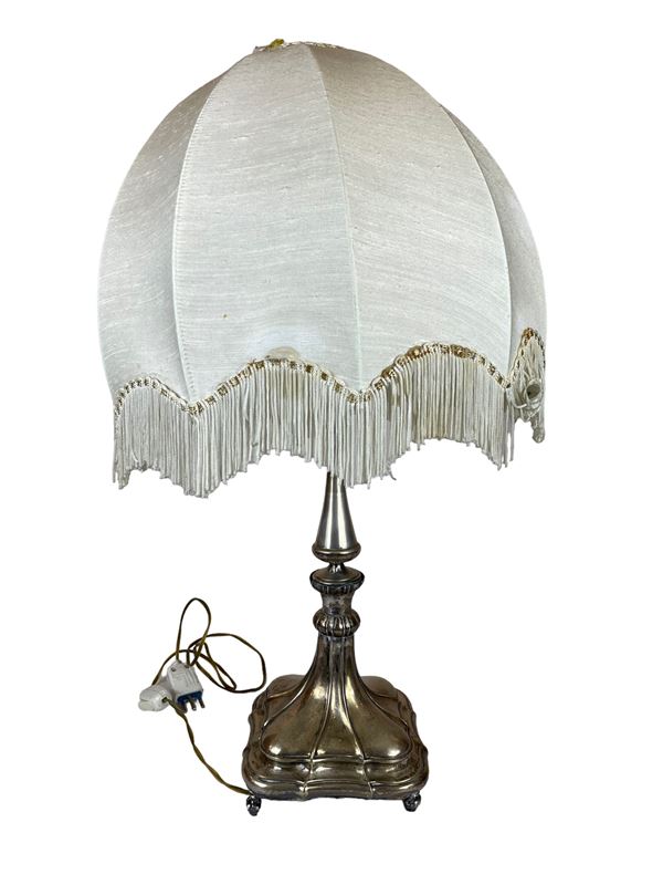 Lampada da tavolo in argento