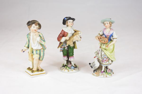 Lotto di 3 personaggi in costume