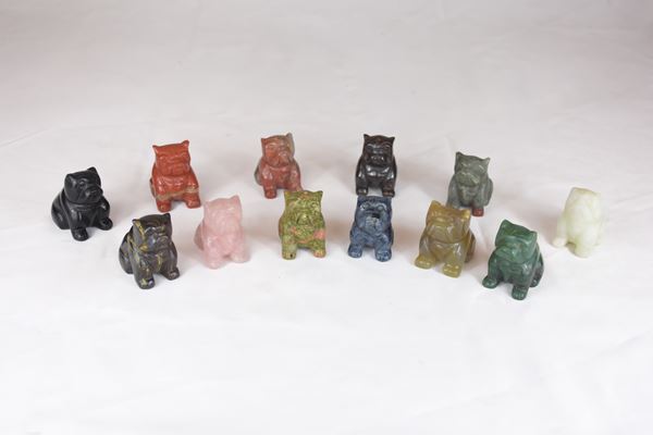 Lotto di dodici Bulldog