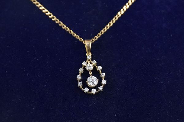 Collana con ciondolo in oro