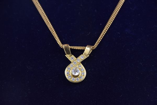 Collana in oro giallo con diamanti