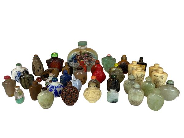 Insieme di 38 Snuff Bottles