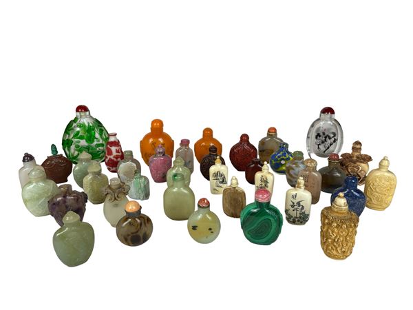 Insieme di 38 Snuff Bottles