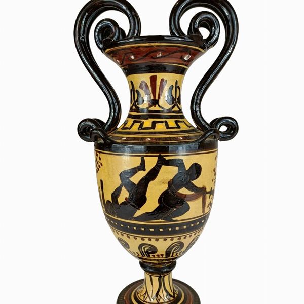 Vaso con decorazione in stile etrusco
