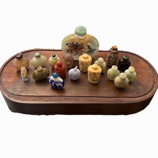 Gruppo di 18 Snuff Bottles