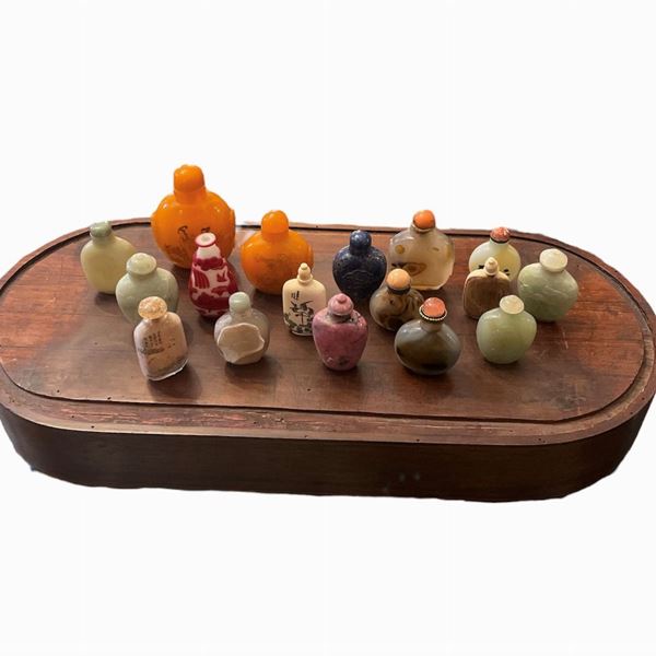 GRUPPO DI 17 SNUFF BOTTLES