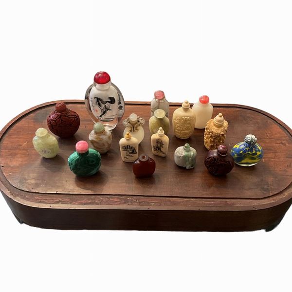 GRUPPO DI 17 SNUFF BOTTLES