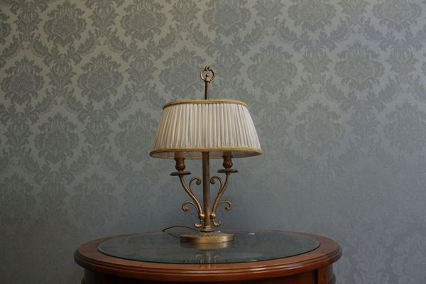 Quattro lampade d'appoggio a due luci  (fine XX secolo)  - Auction Furnishings and supplies from Hotel Aldrovandi Villa Borghese in Rome and other properties - DAMS Casa d'Aste