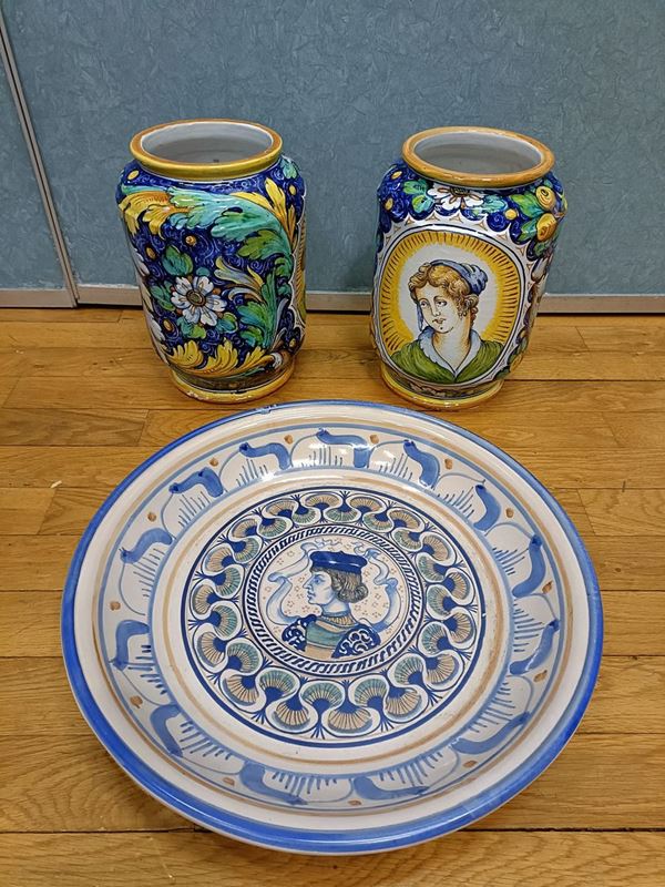 Coppia di Albarelli e piatto da pompa