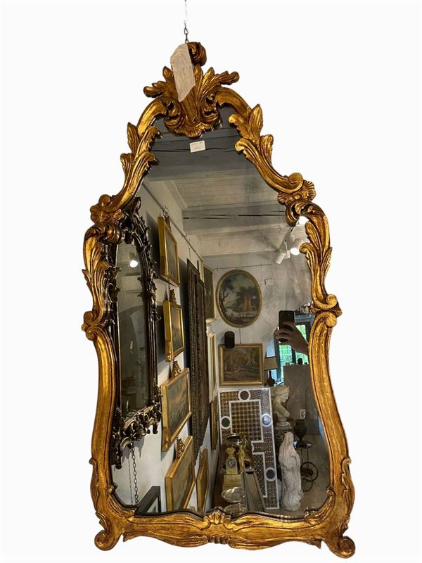 Specchiera in legno dorato.  - Auction Furnishings and supplies from Hotel Aldrovandi Villa Borghese in Rome and other properties - DAMS Casa d'Aste