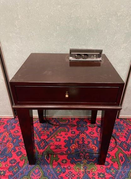 Coppia di comodini a un cassetto