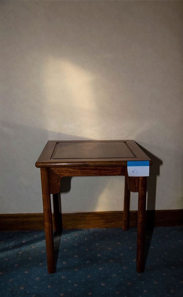 Coppia di tavolini d'appoggio