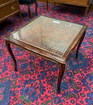 Coppia di tavolini  - Auction Furnishings and supplies from Hotel Aldrovandi Villa Borghese in Rome and other properties - DAMS Casa d'Aste