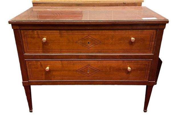 Comò con piano in vetro