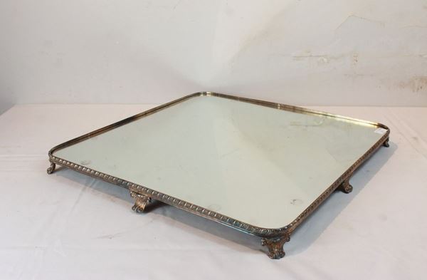 Coppia di vassoi quadrati  - Auction Furnishings and supplies from Hotel Aldrovandi Villa Borghese in Rome and other properties - DAMS Casa d'Aste