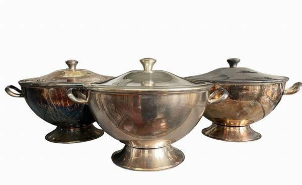 Lotto di 3 zuppiere in metallo argentato  (XX Secolo)  - Auction Furnishings and supplies from Hotel Aldrovandi Villa Borghese in Rome and other properties - DAMS Casa d'Aste