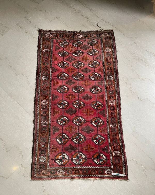 Tappeto persiano bordeaux, bukara  (seconda metà del XX secolo)  - Auction Furnishings and supplies from Hotel Aldrovandi Villa Borghese in Rome and other properties - DAMS Casa d'Aste