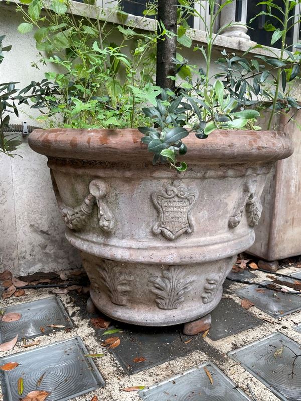 Lotto di 4 vasi rotondi in terracotta - Antica Formace Berti e Figli  (XX Secolo)  - Asta Arredi e forniture provenienti dall'Hotel Aldrovandi Villa Borghese a Roma e altre committenze - DAMS Casa d'Aste