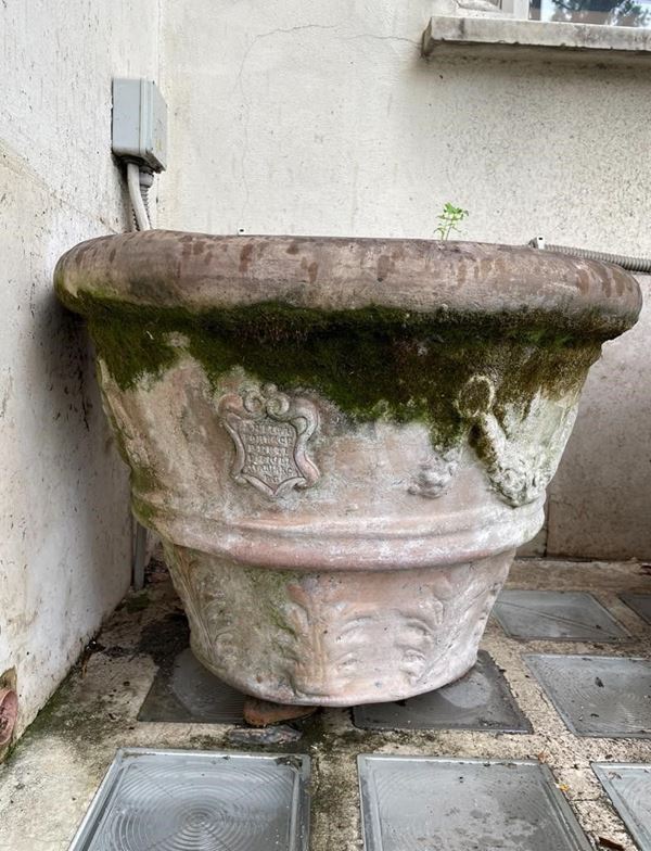 Coppia di vasi in terracotta rotondi - Antica Fornace Berti e Figli  (XX secolo)  - Asta Arredi e forniture provenienti dall'Hotel Aldrovandi Villa Borghese a Roma e altre committenze - DAMS Casa d'Aste