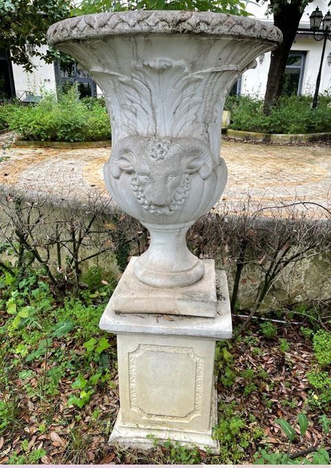 Grande Anfora con base in terracotta