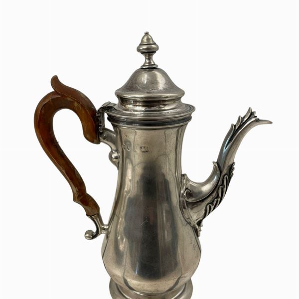Caffettiera in argento all'orientale