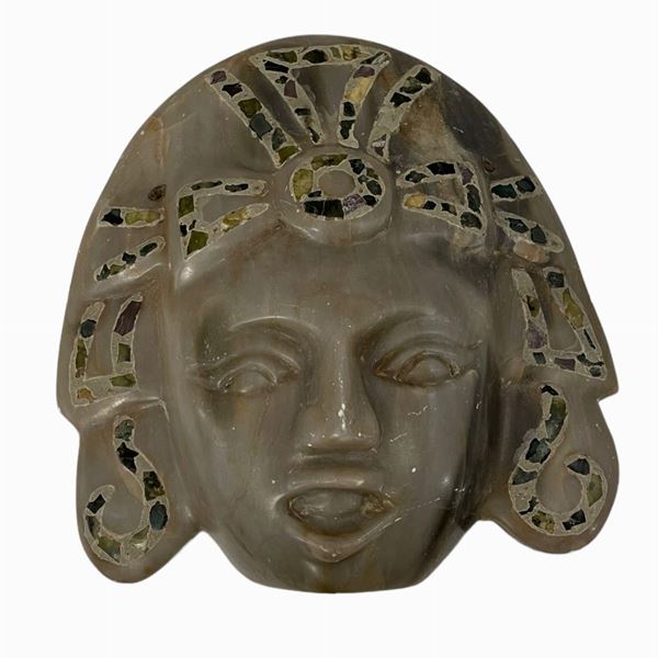 Maschera in materiale lapideo