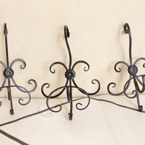 Tre appendiabiti  - Auction Furnishings, design and decorations from Hotel Aldrovandi Villa Borghese and other properties-Part 2 - DAMS Casa d'Aste