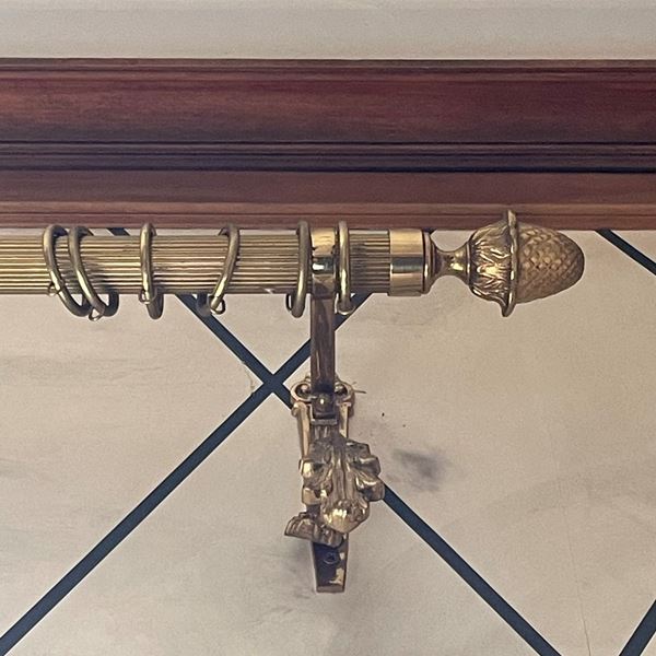 Coppia di aste in ottone per tende