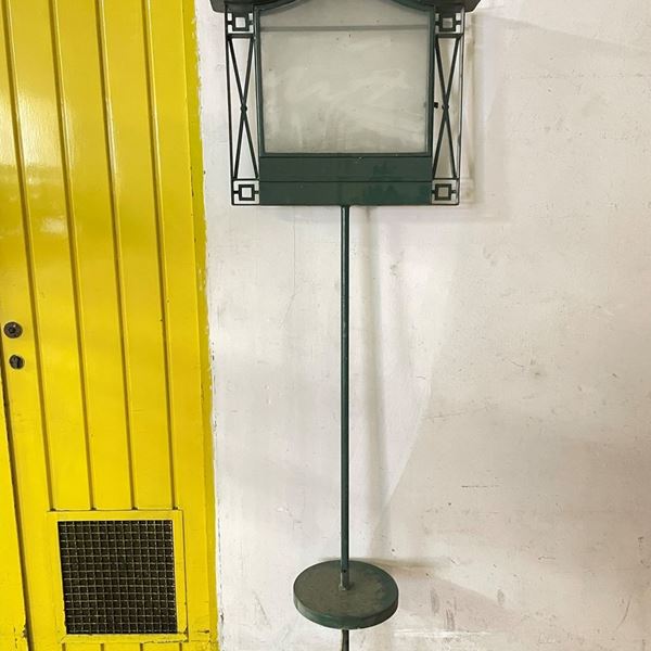 Leggio da esterno con illuminazione