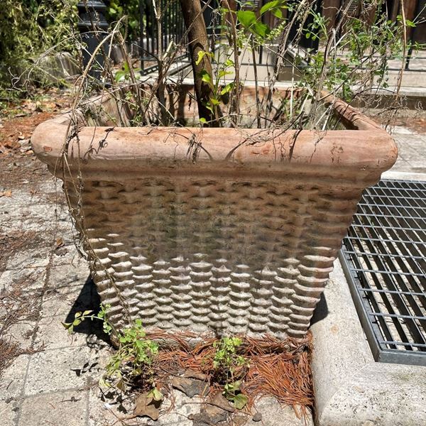 Due vasi in terracotta forme e dimensioni diverse - Antica Fornace Berti e Figli 