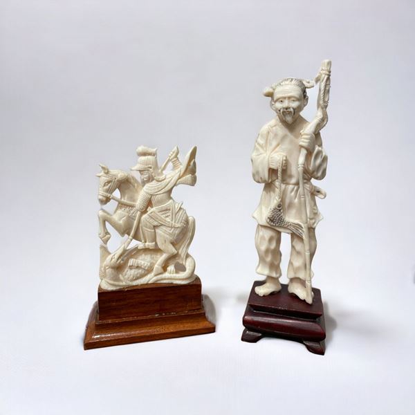 Coppia di figurine scolpite