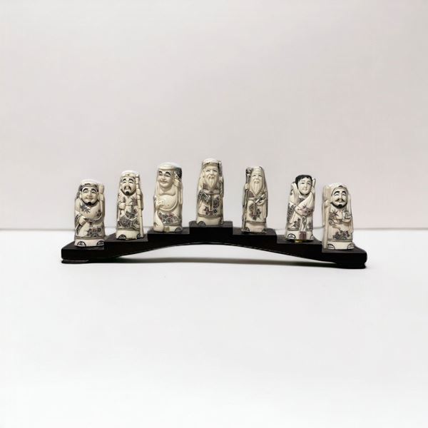 Set di 7 statuine orientali