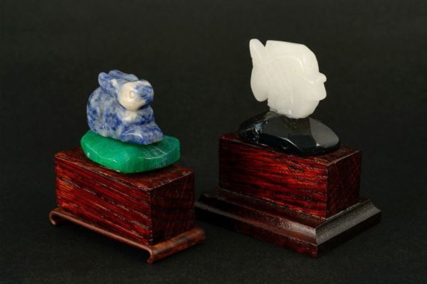 Lotto di due sculture raffiguranti un pesce ed un coniglio 