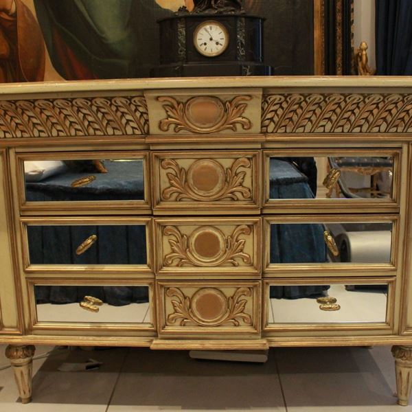 Como' a tre cassetti specchiati  - Auction Arredamenti provenienti da un celebre architetto romano - DAMS Casa d'Aste