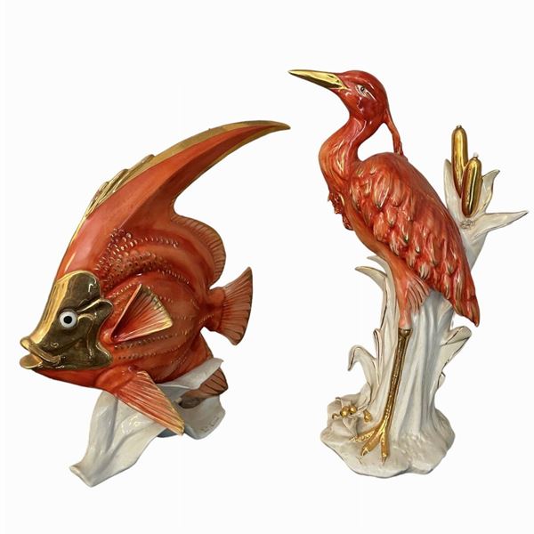 Set di due sculture policrome arancione e oro.