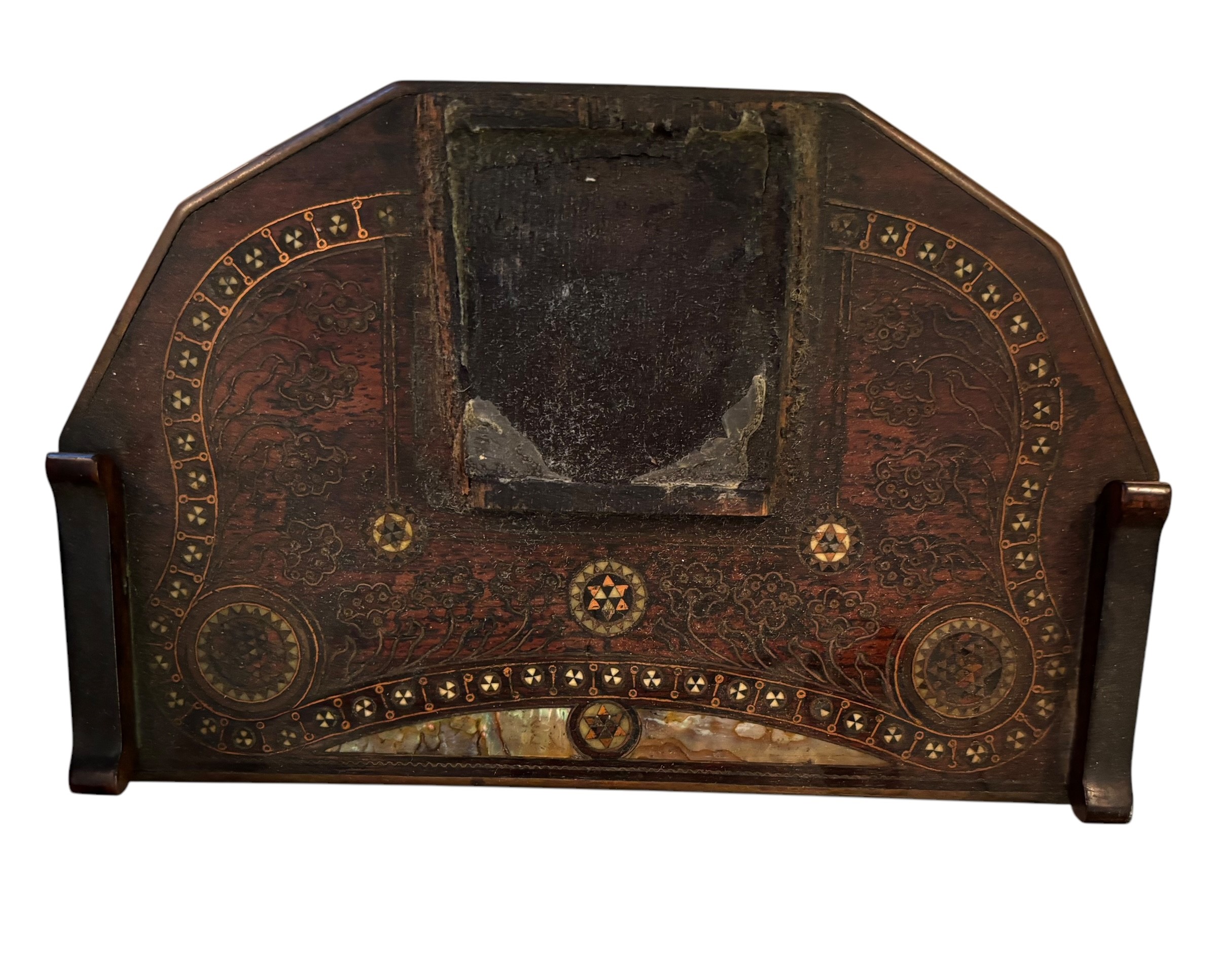 Miscellanea di Due Scatoline (mancanti di Chiavi) Porta Flaconi e un Tampone da Inchiostro.