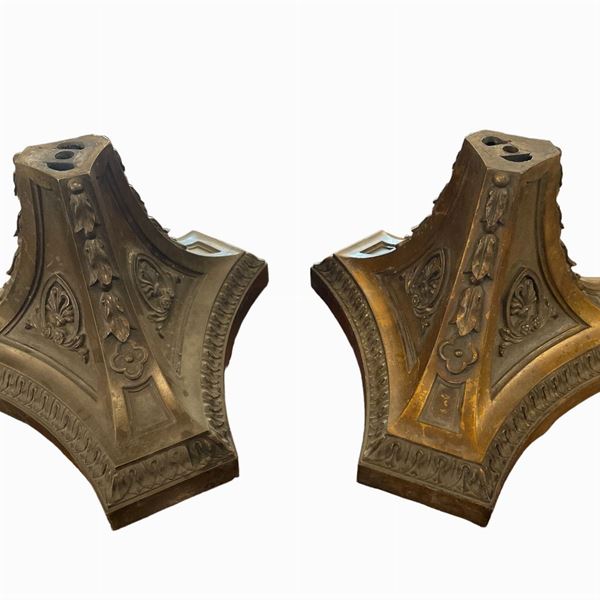 Coppia di basi in bronzo