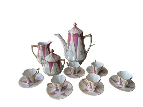 Servizio da caffè rosa e oro.