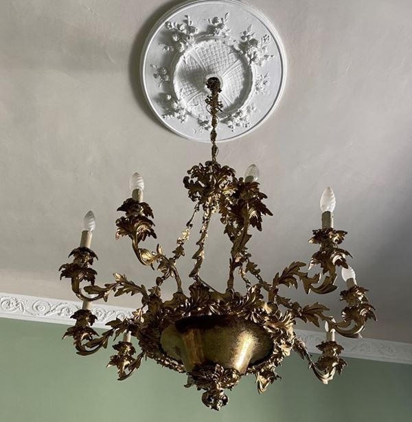 Lampadario in bronzo dorato