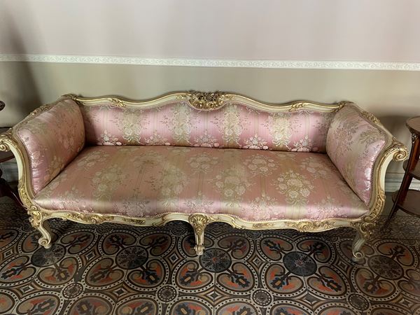 Important Sofa "A la Reine"