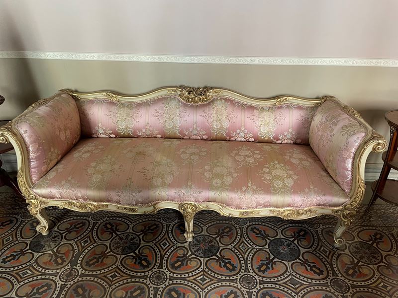 Importante Divano "A la Reine"