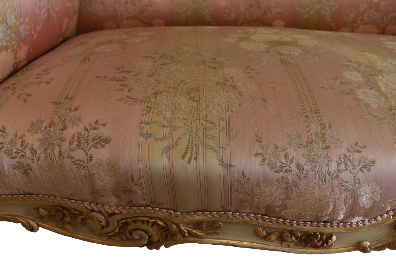 Importante Divano "A la Reine"