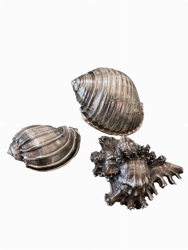 Tre conchiglie in lamina d'Argento 999 di cui una punzonata Federico Buccellati