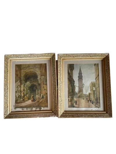 Coppia di Cornici in Legno Intarsiato