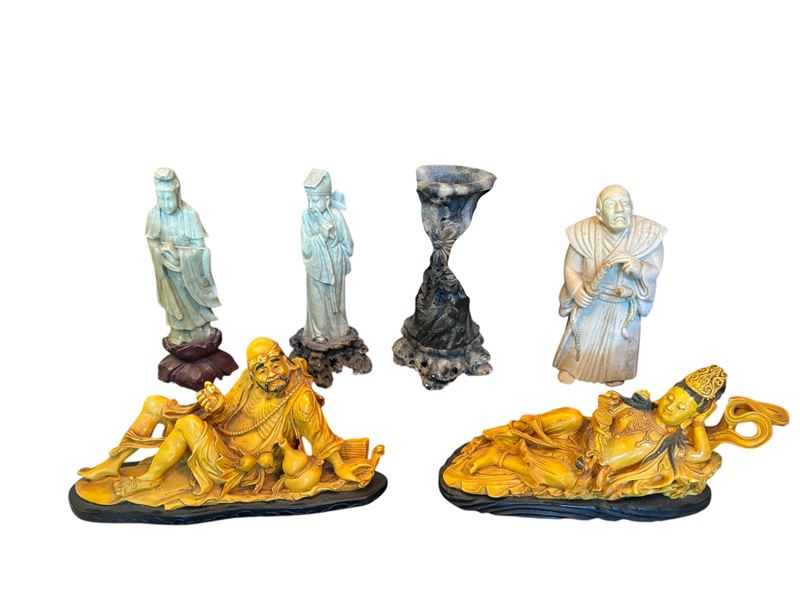 Set di 22 Sculture in Materiale Vario
