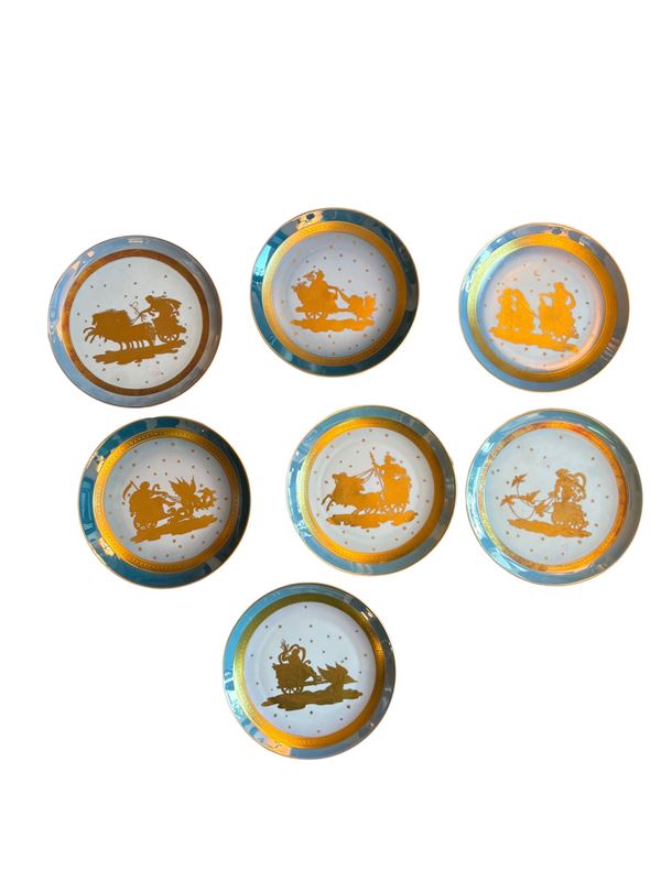 Set di sette piatti