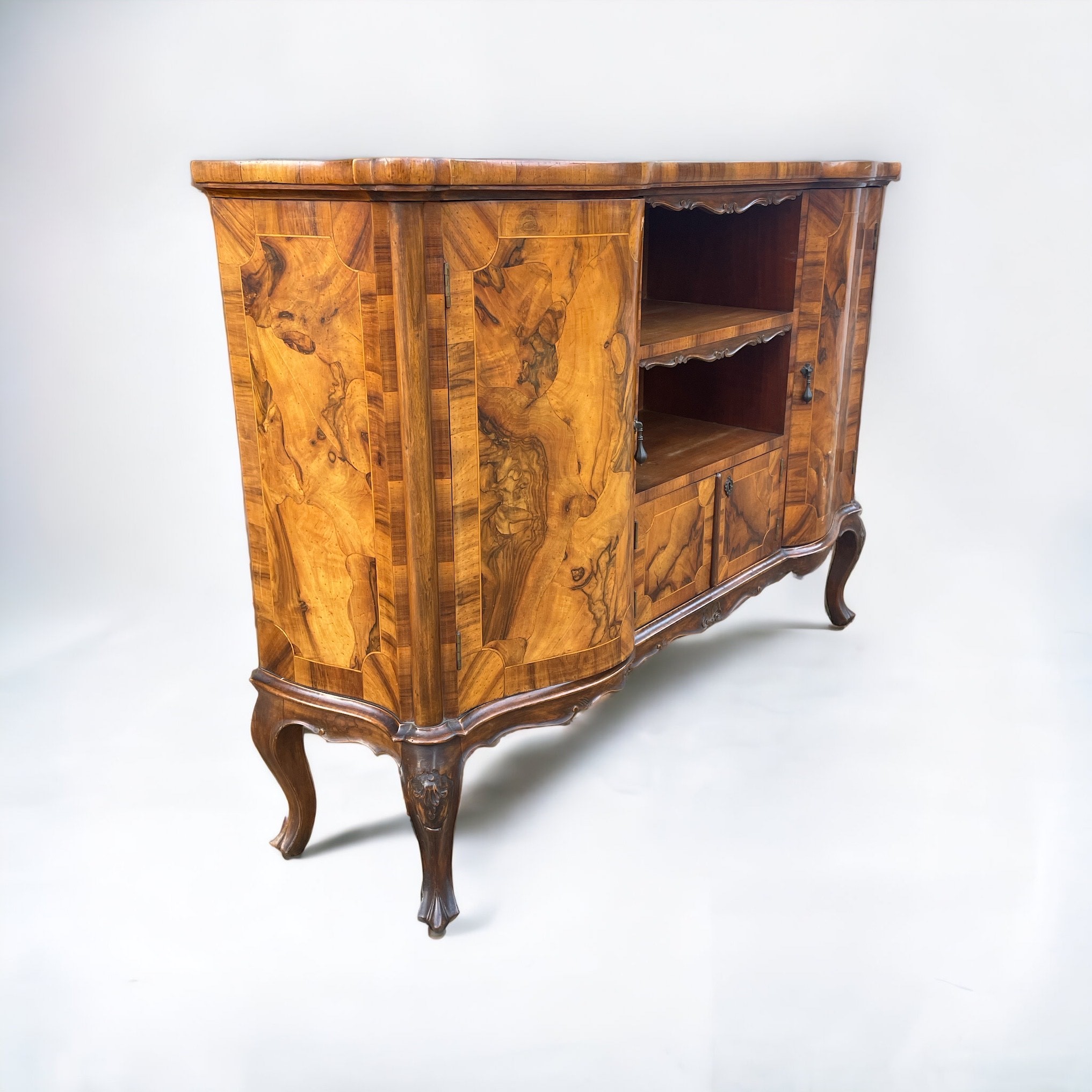 Credenza in Radica